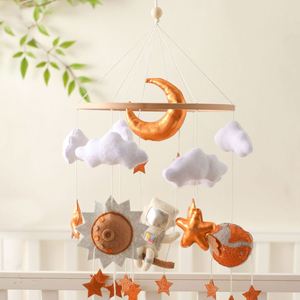 Móvil para Cuna de Bebé, Unisex, de Fieltro Hecho a Mano, Estilo Boho Moderno - Product Image 5