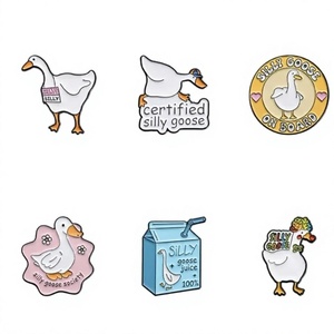 Pin Enamel Angsa Bodoh Bersertifikat, Bros Hewan Kartun Kustom, Lencana Kerah, Perhiasan Logam Lucu, Hadiah untuk Anak-anak dan Teman - Product Image 3