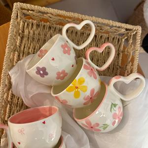 Tasses et assiettes en céramique en forme de cœur peintes à la main de style coréen, tasses et assiettes à café irrégulières en forme de cœur - Product Image 3