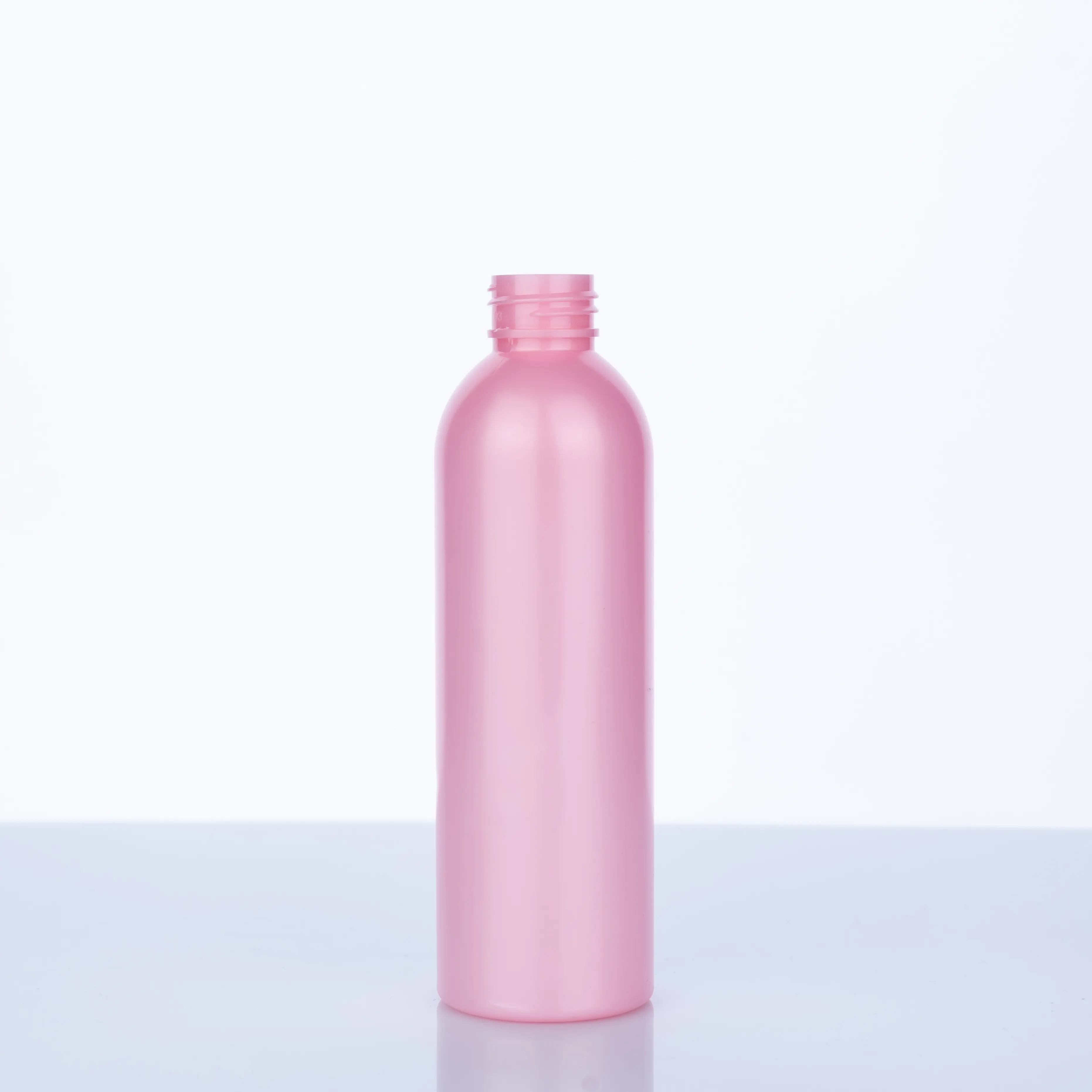 उच्च गुणवत्ता पालतू कॉस्मो दौर की बोतलें डिस्क शीर्ष टोपी या अन्य टोपियां के साथ प्लास्टिक शैंपू की बोतल और स्प्रे की बोतल
