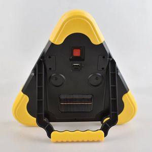 Kit de secours portable trois-en-un avec éclairage LED et port de charge USB pour le camping - Product Image 4