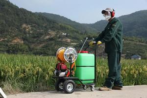 Carrello a Mano a 4 Ruote da 60L con Pompa Irroratrice Motorizzata, Attrezzatura Agricola con Grande Capacità <span class=keywords><strong>per</strong></span> l'Agricoltura - Product Image 3