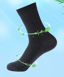 جوارب رجالية عالية الجودة بألوان صلبة قابلة للتخصيص بشعار من الخيزران للأعمال والمناسبات الرسمية - Product Image 4