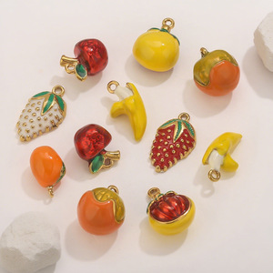 Collier et bracelet en acier inoxydable de la série Drip Oil Cartoon avec pendentifs fruits (Fraise, Banane, Pomme) et accessoires suspendus - Product Image 2