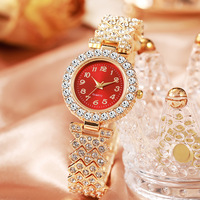 Femmes rouges montres de luxe petit visage élégant montre à Quartz pour dames look glacé bijoux de fête Mini bébé si mignon bras horloge