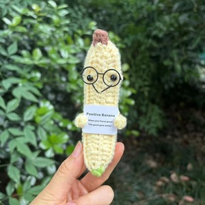 Vente directe d'usine, poupée en crochet faite à la main en forme de fraise - Soutien émotionnel, énergie positive, ornement d'encouragement, cadeau d'anniversaire - Product Image 4