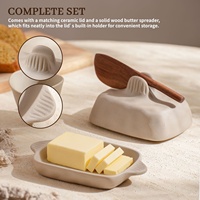 Produit transfrontalier : Beurrier en terre cuite exclusif pour la cuisine, avec couvercle en verre et couteau à beurre, fait main, texture texturée, design rectangulaire