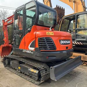 Mini-pelleuse d'occasion Doosan DX60 DX60-9C en excellent état de fonctionnement, haute efficacité, excavatrice hydraulique sur chenilles Doosan DX140/225/300 - Product Image 4