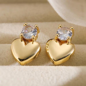 Pendientes de moda de Latón chapado en oro para mujer populares Diseño de gota de corazón con piedras CZ - Product Image 1