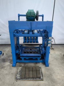 Macchina per la Produzione di Mattoni con Sufficienti Riserve di Attrezzature, Molto Richiesta in Camerun, Prodotta con Macchina per la Formatura di Blocchi in Cemento e Calce - Product Image 4