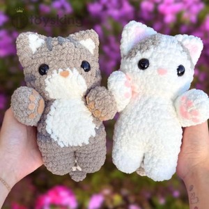 Juguete de Gato de Peluche Hecho a Mano - Adorable Gatito de Peluche con Hilo Suave, Lindo Regalo para Niños y Amantes de los Gatos, Amigurumi de Gato - Product Image 1