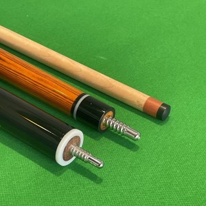 Taco <span class=keywords><strong>de</strong></span> billar premium <span class=keywords><strong>de</strong></span> arce n.º 8 1/2 negro, diseño <span class=keywords><strong>de</strong></span> una pieza <span class=keywords><strong>de</strong></span> 12 piezas, férula grande para tiros <span class=keywords><strong>de</strong></span> salto - Product Image 2