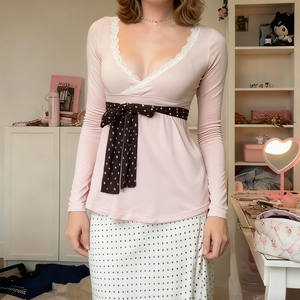 T-shirt rose à pois respirant et mignon à manches longues pour femme, avec dentelle sexy, col en V, à nouer, coupe ample, ourlet évasé, en maille douce - Product Image 3