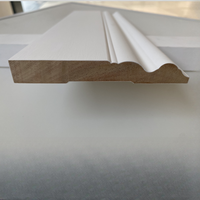Plinthe en pin pré-encollée blanche à joint de doigt, profilé sur mesure pour sols intérieurs