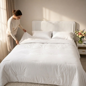 Couette de luxe super douce en polyester 100% de taille King Size, chaude et confortable, avec surpiqûres - Product Image 2
