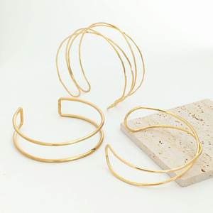 2025 bracciale da donna multistrato da donna con bracciale dorato esagerato con personalità impilata fascia superiore placcato <span class=keywords><strong>oro</strong></span> - Product Image 2