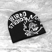 Bonnet en tricot noir doux personnalisé avec logo jacquard sans revers pour l'extérieur, idéal automne-hiver – Grande Vente