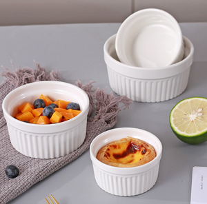 Cuencos de cerámica acanalados blancos modernos Diseño apilable de estilo nórdico para servir aperitivos de pasta de ensalada - Product Image 1