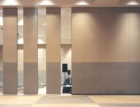 Cloison pliante en bois avec design moderne Absorption acoustique hautement efficace Panneaux pliables pour usage commercial