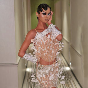 Costume de compétition latine sur mesure en spandex/coton orné de plumes blanches Vennystyle - Cha-cha/Rumba/Samba/<span class=keywords><strong>Jive</strong></span> - Product Image 1