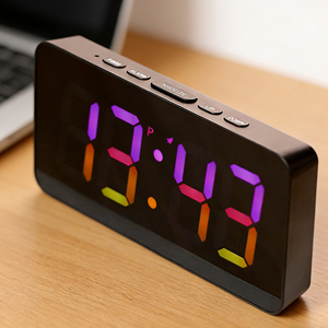 Sveglia Digitale LED Smart da Scrivania con Cambio Colore RGB, Regolazione Luminosità Elettronica e Funzione Snooze per Casa, Camera da Letto, Cucina - Product Image 6