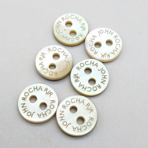 9Mm 14L <span class=keywords><strong>2</strong></span> Lỗ Nút Vỏ Agoya Với Logo Khắc, Nút Vỏ Tự Nhiên Logo Tùy Chỉnh - Product Image 6