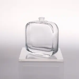 カスタマイズされた高級レトロ透明50Ml空化粧品香水瓶スプレーポンプガラス瓶メーカー詰め替え可能
