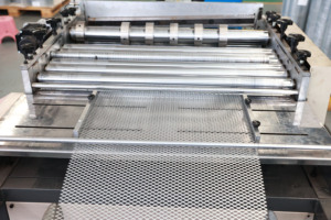 Lưới thép không gỉ mạ kẽm mở rộng màn hình kim loại với dịch vụ cắt và hàn - Product Image 5