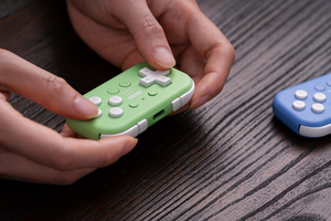 คอนโทรลเลอร์เกมไร้สาย 8Bitdo สำหรับ Android Raspberry Pi รองรับโหมดคีย์บอร์ด ดีไซน์ตามหลักสรีรศาสตร์ แบตเตอรี่ 180mAh 8bitdo 8Bitdo M - Product Image 3