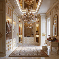 Système de dressing sur mesure en verre blanc avec armoire intégrée, meuble de maquillage sculpté en or, mobilier de dressing de luxe pour villa