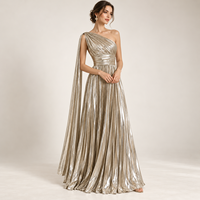Robe longue de soirée plissée asymétrique pour femme, couleur champagne métallisé, avec cape drapée et taille froncée, longueur ras du sol