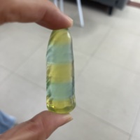 Le laboratoire de saphir bicolore recristallisé a créé des gemmes corindon facettant rugueux