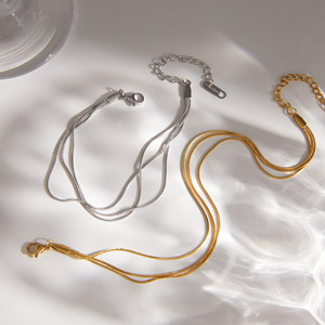 Pulsera de Cadena de Serpiente de Acero Inoxidable para Mujer, Chapada en Oro de 18K, Tres Capas, Joyería Minimalista, Regalo, Accesorio de Moda - Product Image 2