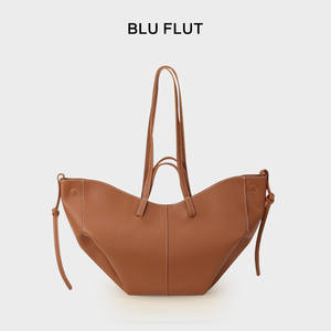 Nouveau Sac Fourre-tout Minimaliste 2026 Grande Capacité Sac à Main et Sac à Bandoulière Polyvalent en Forme d'Aile pour les Trajets Quotidien - Product Image 1