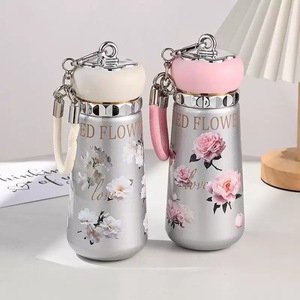 Vaso Térmico de Acero Inoxidable con Diseño Floral, Taza de Viaje Aislada al Vacío, Portátil, con Tapa y Correa de Transporte - Product Image 5