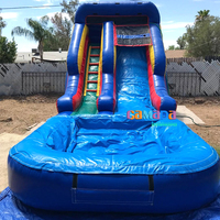 Toboggan aquatique gonflable en PVC pour extérieur, avec pulvérisation d'eau, usage résidentiel, taille et couleur personnalisables, design château, directement de l'usine