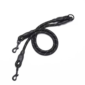 Fabricantes al por mayor correa doble <span class=keywords><strong>para</strong></span> <span class=keywords><strong>perros</strong></span> con doble gancho reflectante estilo casual arnés <span class=keywords><strong>de</strong></span> tracción aleación <span class=keywords><strong>para</strong></span> hebilla <span class=keywords><strong>para</strong></span> <span class=keywords><strong>dos</strong></span> <span class=keywords><strong>perros</strong></span> - Product Image 1