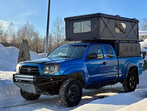Tente de toit rigide en aluminium Hiperlion avec plateforme coulissante pour 2-3 personnes, pour pick-up, idéale pour le overlanding - Product Image 2