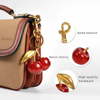 Élégant porte-clés pendentif en alliage de zinc avec breloque cerise, tendance et luxueux pour sacs - Accessoire de sac à bandoulière de qualité supérieure