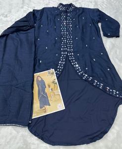 Conjunto de Palazzo de Diseñador en Seda Premium Real con Bordado y Trabajo de Espejo, Perfecto para Bodas, Fiestas y Eventos - Product Image 2