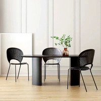 Nouvelle table à manger ovale moderne en bois massif noir 2026 pour petit appartement, mobilier de salle à manger de luxe léger