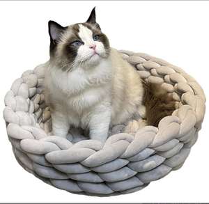Maychan – lit pour chat fait à la main, lit pour chien multicolore, grotte en velours et tricot pour animal de compagnie - Product Image 1