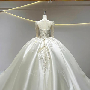 JFH49 Exclusivo Vestido de Novia de Satén con Manga Larga y Cuello Cuadrado, con Cristales, Escote de Encaje, Bordado de Lentejuelas y Cola Capilla - Product Image 5
