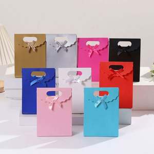 Sacs cadeaux personnalisables en carton recyclé écologique avec ruban pour produits de soin de la peau, logo personnalisé - Product Image 1