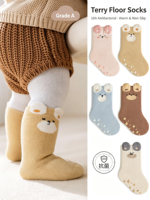 Chaussettes d'intérieur pour bébé en tissu éponge épais et chaud avec oreilles d'ours en 3D, antibactériennes, antidérapantes, de qualité supérieure, pour la marche en hiver