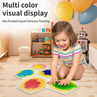 Dalles sensorielles liquides hexagonales en PVC résistantes aux rayures, combinables librement, tapis créatif pour parcs d'attractions familiaux, revêtement de sol pour enfants de 3 à 12 ans