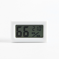 Termometer Digital LCD Mini Higrometer Monitor Kelembaban Suhu Mobil Elektronik Dalam Ruangan -10~50 1 Akurasi 3-8 Bulan