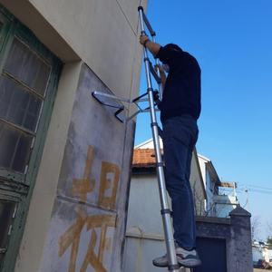 Stabilisateur d'échelle en alliage d'aluminium Deliladder, support en forme de V pour tuyau d'eau, entretoise d'échelle, capacité de charge de 150 kg, angle d'escalade de 45 degrés - Product Image 1