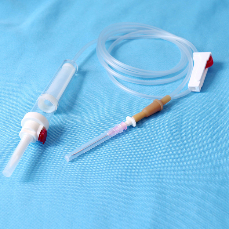 Consumibles médicos juego de transfusión de sangre desechable CE ISO juego de transfusión de sangre con aguja para suero