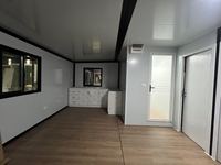 Maison conteneur pliable et extensible préfabriquée sur mesure de 20 pieds, 2 ou 3 chambres, maison mobile avec cuisine, style moderne du milieu du siècle